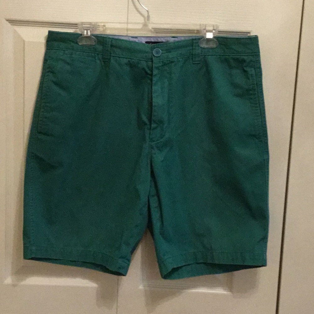 Club Room green twill shorts. Size 36.
